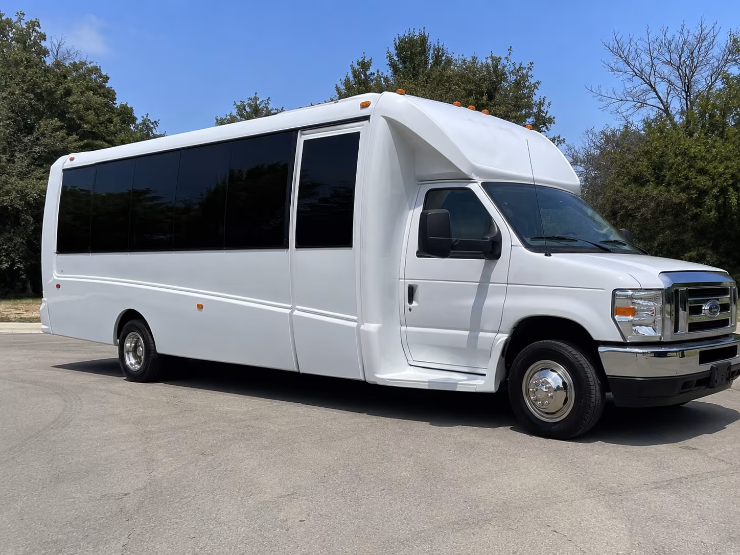 party buses and minibuses to canadian river winery in yukon
